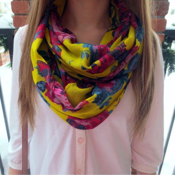 aerie Accessories - Aerie floral circle scarf
